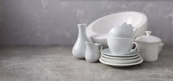 Κενό Σετ Σκευών Λευκά Κεραμικά Πιάτα Λευκό Πιάτα Κουζίνας Και Εικόνα Αρχείου