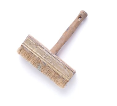 Beyaz arkaplanda izole edilmiş eski kullanılmış boya fırçası aracı. Ev dekorasyonu için boya fırçası.