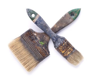 Beyaz arkaplanda izole edilmiş eski kullanılmış boya fırçası aracı. Ev tadilatı için inşaat fırçası