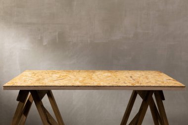 Tahta devekuşu masa üstü arka plan dokusu. Kopyalama alanı olan tahta masa üstü öngörünümü