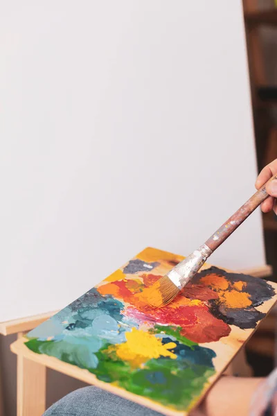 Manlig Konstnär Arbetar Med Målning Man Konstnär Målare Och Palett — Stockfoto