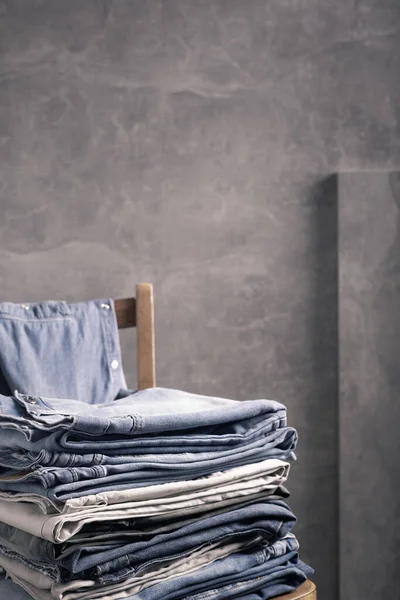 Jeans Jeans Pila Sedia Pila Jeans Vicino Superficie Texture Sfondo — Foto Stock