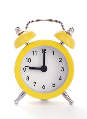 Alarm saati beyaz arkaplanda izole edildi. Ofis alarmı ön görünümü