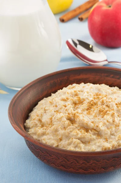 Bowl of oatmeal on tablecloth — Stock Photo, Image