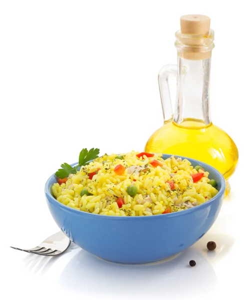 Tazón lleno de arroz sobre blanco — Foto de Stock