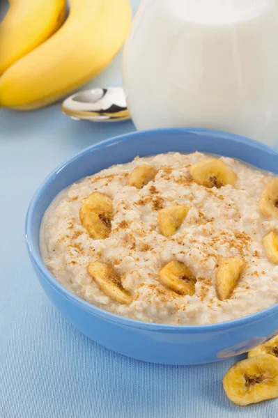 Bowl of oatmeal — Stock Photo, Image