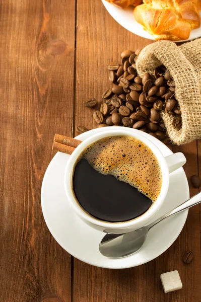 Cup of coffee on wood — Stock Photo, Image