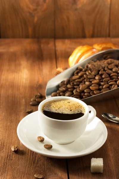 Filiżanka kawy na drewnie — Zdjęcie stockowe