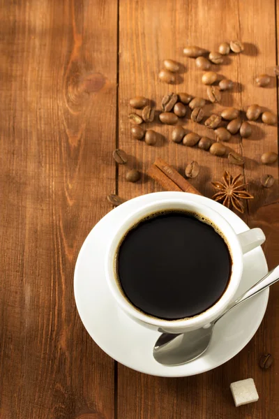 Tasse Kaffee auf Holz — Stockfoto