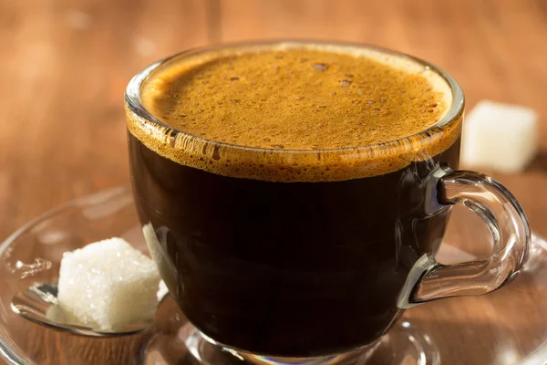 Tasse Kaffee auf Holz — Stockfoto