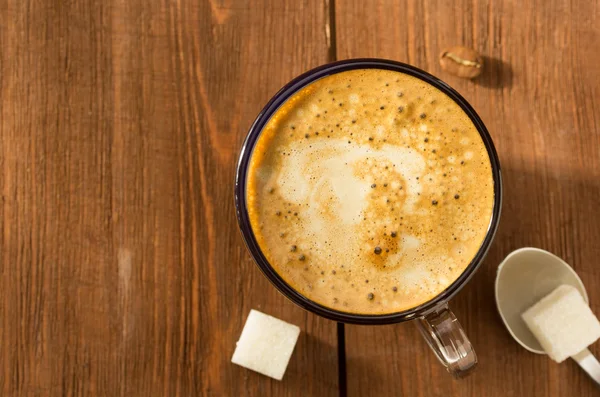 Kopje koffie op hout — Stockfoto