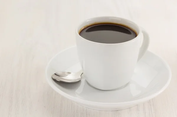 Kopp kaffe på trä bakgrund — Stockfoto