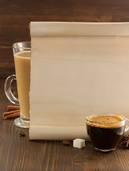 Koffie en perkament papier — Stockfoto