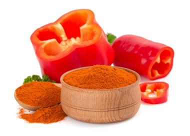 İzole kırmızı biber tozu