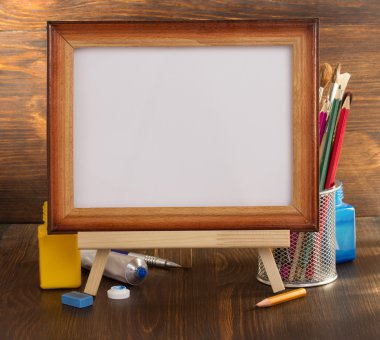 Resim çerçevesi ve boyalar