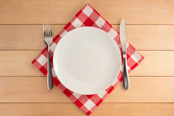 Utensílios de cozinha em guardanapo de pano — Fotografia de Stock