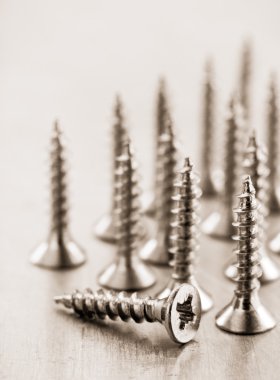 Vidalar, metal arka plan