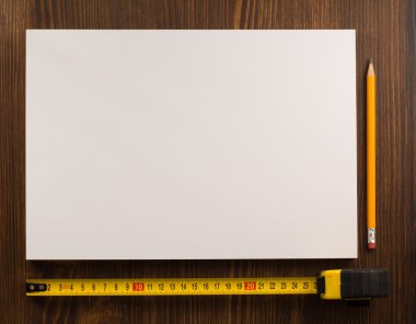 Boş kağıt, mezura ve kalem