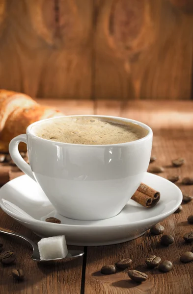 Cup of coffee on wood — Stock Photo, Image