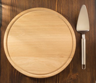 Kesme tahtası ile pasta sunucu gümüş