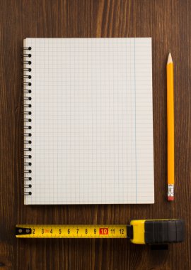 Mezura ve kalem defter ile