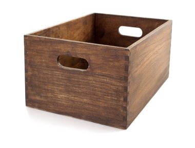 beyaz arkaplanda ahşap kutu