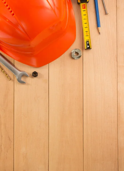 Herramientas sobre fondo de madera —  Fotos de Stock