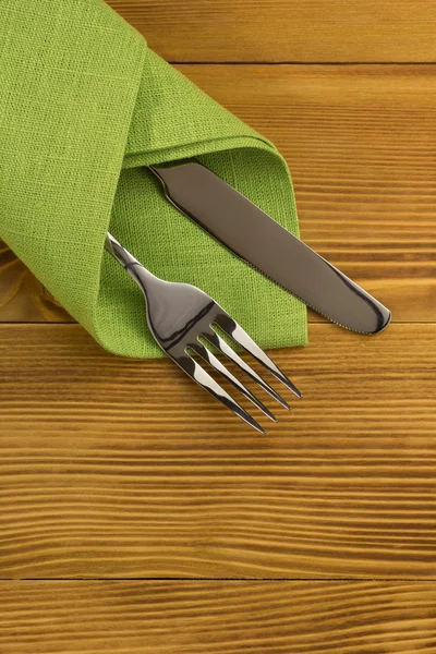 Faca e garfo no guardanapo — Fotografia de Stock