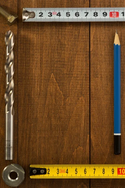 Werkzeuge auf Holzgrund — Stockfoto