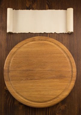 kesme tahtası ve kağıdı parşömen