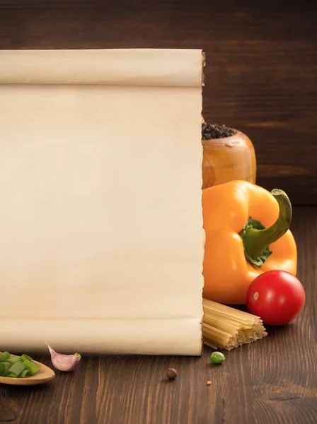 Alimentos especias, verduras y bolsa de papel — Foto de Stock