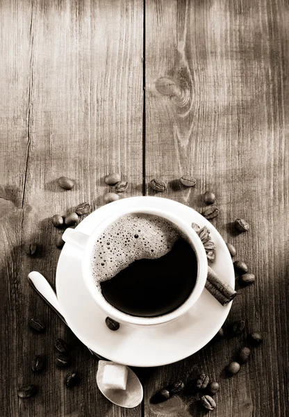 Kopp kaffe på trä — Stockfoto