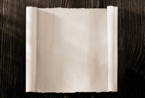 Пустой пергаментный свиток — стоковое фото