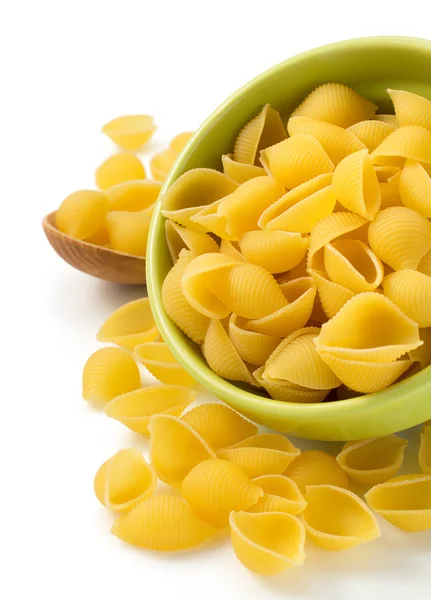 Pasta schelpen in kom — Stockfoto