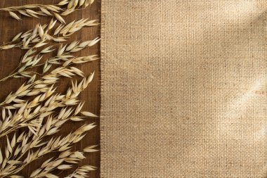 Kulakları yulaf ve keten kumaş