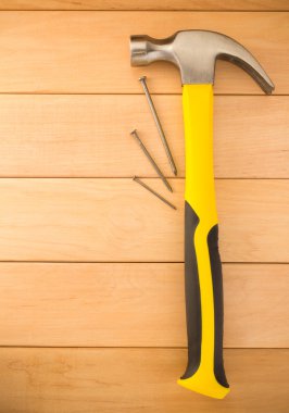 Ahşap üzerine çekiç aracı