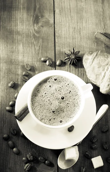 Tazza di caffè con spezie — Foto Stock