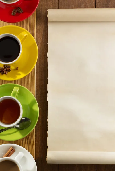 Tasses colorées de thé, lait et café — Photo