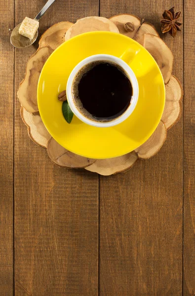 Чашка кави з цукром та зіркою анісу — стокове фото