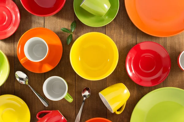 彩色陶瓷餐具组 — 图库照片