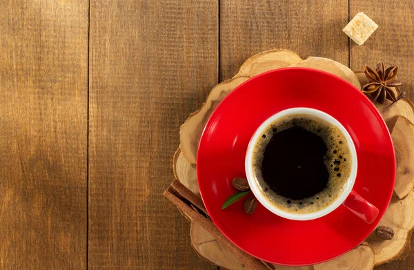 Tasse Kaffee mit Gewürzen — Stockfoto