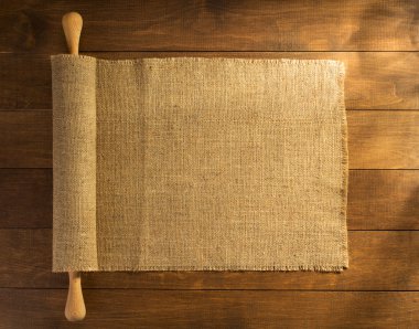 Ahşap zemin üzerine çuval bezi