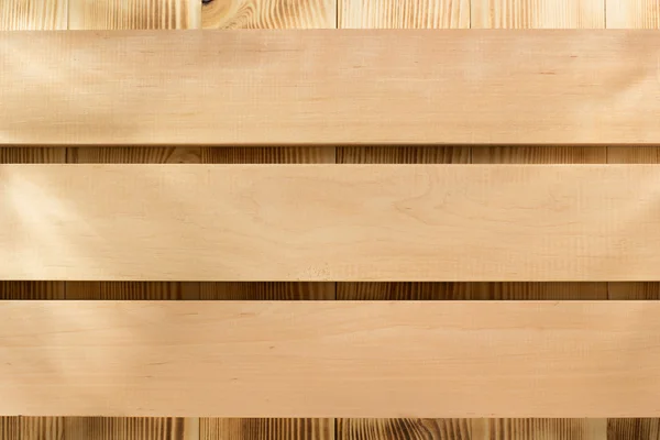 Platte auf Holzgrund — Stockfoto