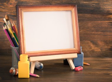 Resim çerçevesi ve boyalar