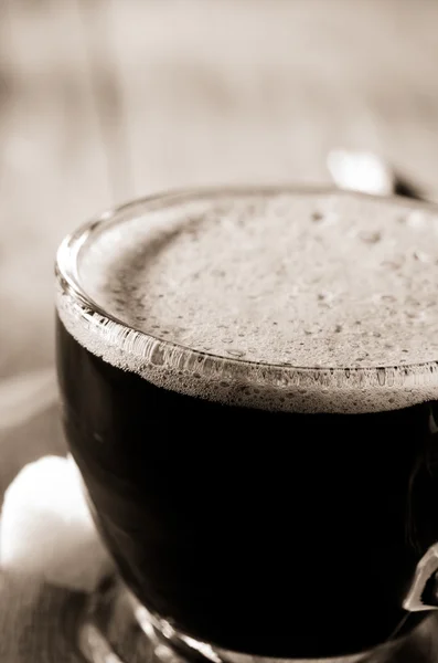 Kopje koffie op hout — Stockfoto