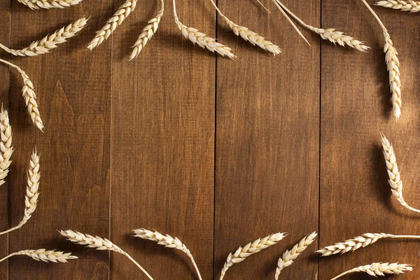 Ears of wheat on wood — Stock Photo, Image