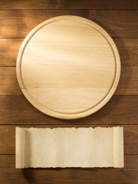 Pizza kesme tahtası ahşap üzerine