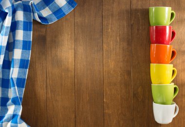 ahşap üzerine boş seramik kupa