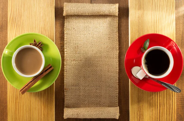 Tasse Kaffee auf Holz — Stockfoto