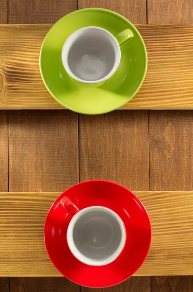Empty ceramic cup on wood — Stock Photo, Image